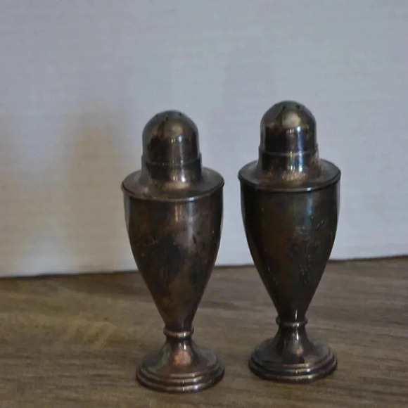 Vtg Viking Silverplate  Salt & Pepper shakers - Picture 2 of 7